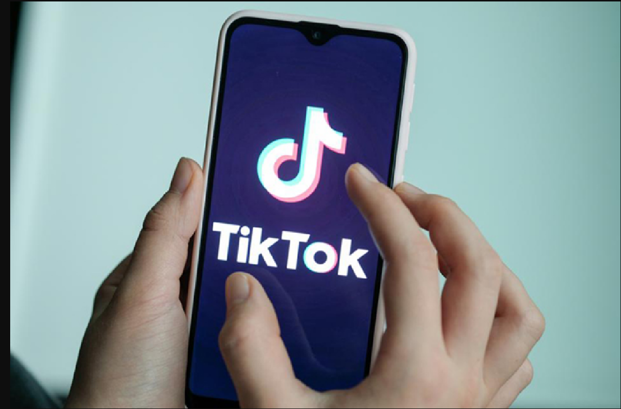TikTok được biết đến là một nền tảng hoạt động dưới dạng video âm nhạc và cả mạng xã hội.
